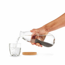 Lade das Bild in den Galerie-Viewer, Moderne Karaffe mit Trinkglas und Untersetzer, 800 ml